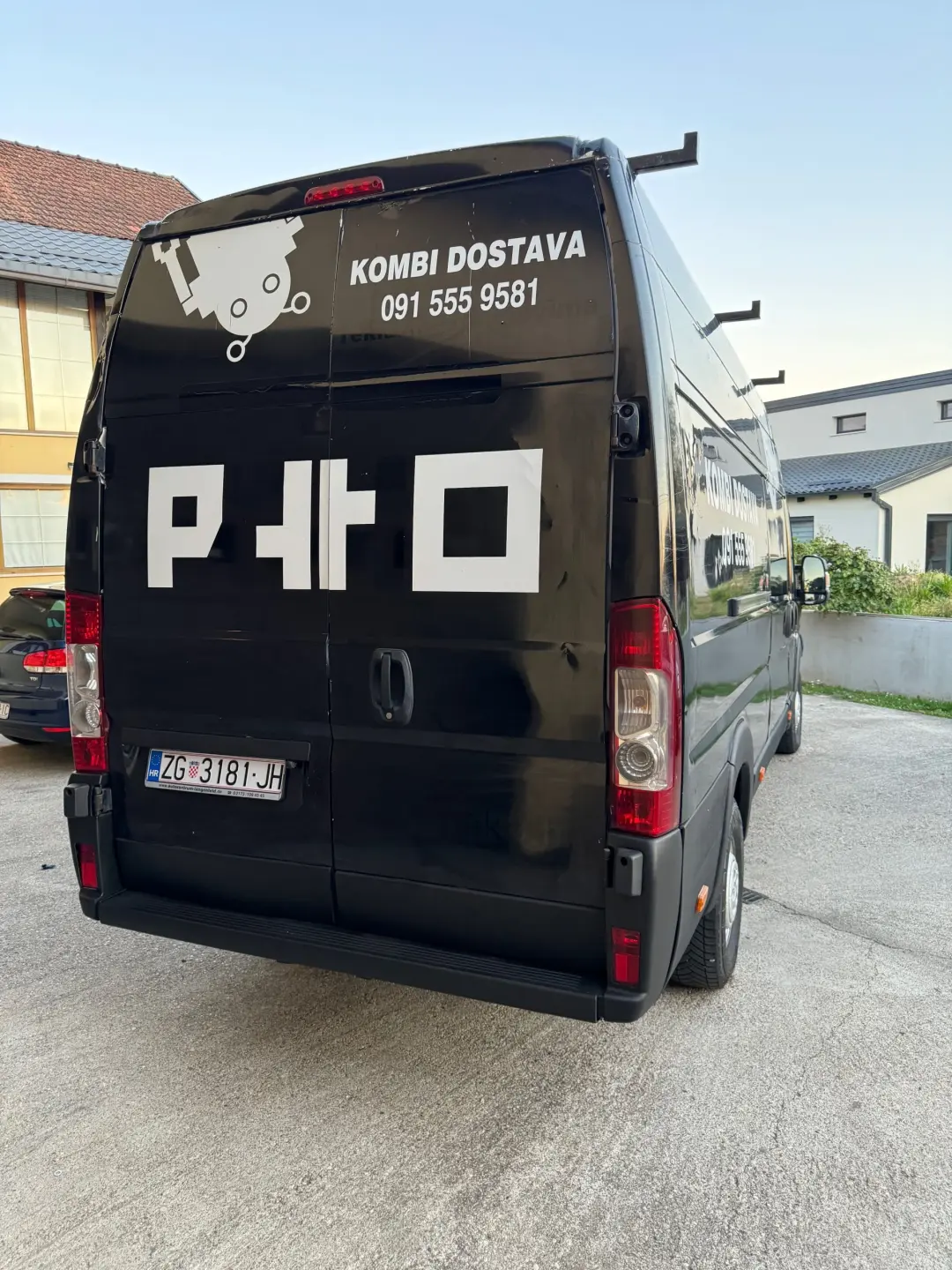 Stražnja strana kombija za najam
